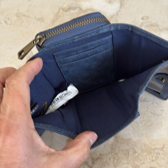 Roots 73 RFID Vegan Leather Compact Tri-Fold Wallet - Picture 11 of 15